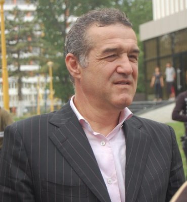 Năstase şi Becali nu pot vota